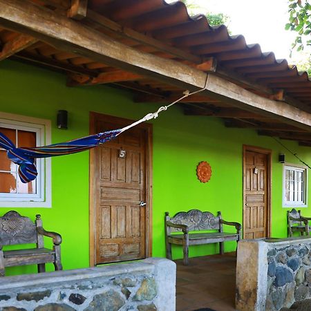 Hotel Oasis & Surf Camp Санта-Каталіна Екстер'єр фото