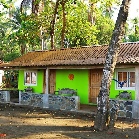 Hotel Oasis & Surf Camp Санта-Каталіна Екстер'єр фото
