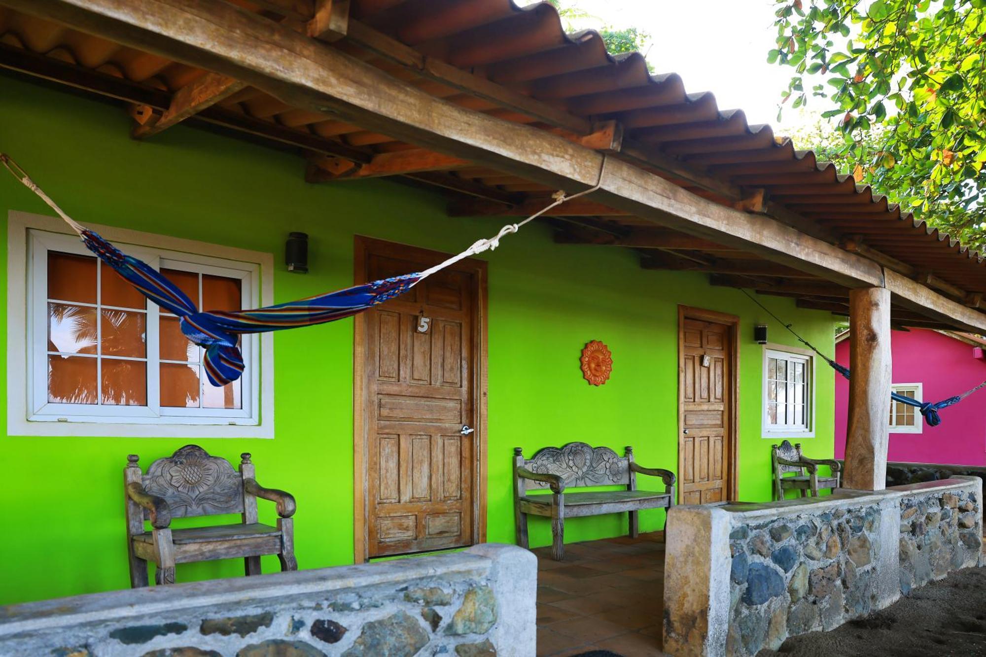Hotel Oasis & Surf Camp Санта-Каталіна Екстер'єр фото